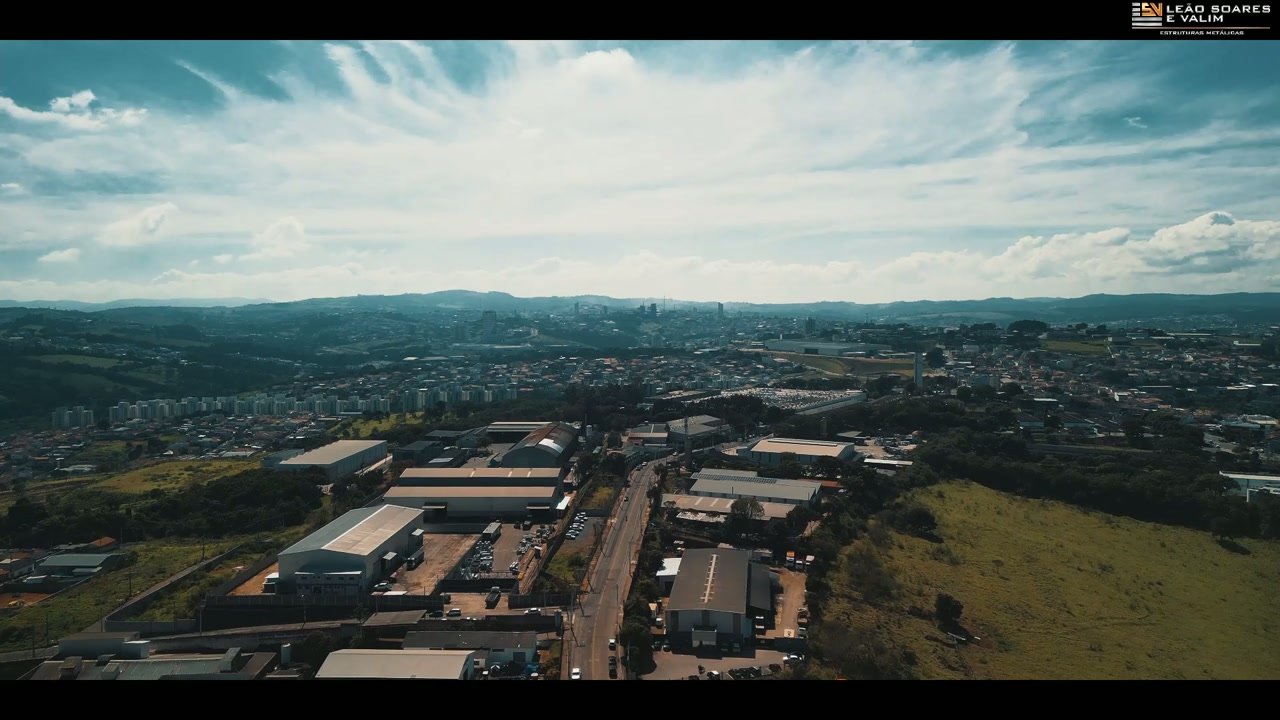 Vista aérea da cidade no filme institucional Leão Soares